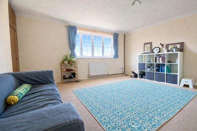 24, Bearwood Gardens, Fleet photo 3