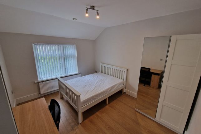 Terraced house to rent in Mauldeth Road, Fallowfield, Manchester