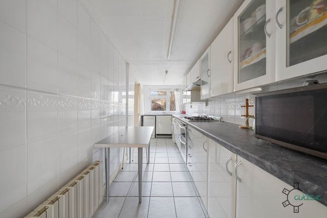 26, Kimberley Road, London photo 3