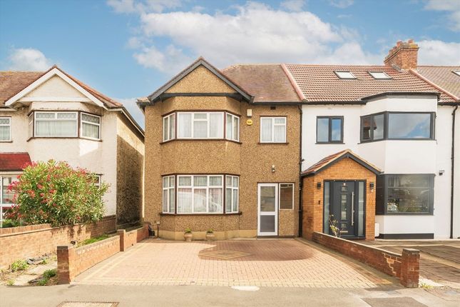 3-bed house on 100, Costons Lane, Greenford, £2,300/mo