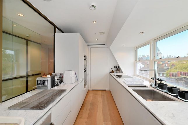 Flat Apartment 20, Aldwych Chambers, Essex Street, London photo 4