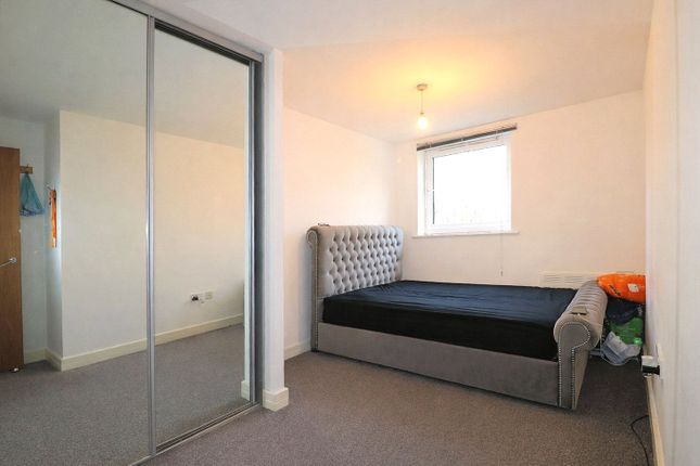 Flat 16, Regents Court,, Victoria Way, Surrey photo 4