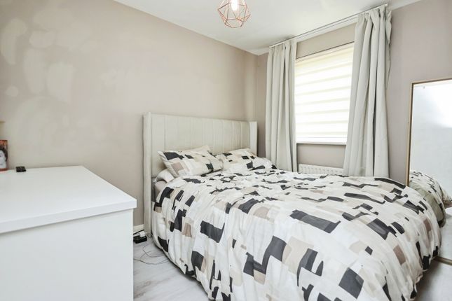 17, Merlin Walk, West Midlands photo 4