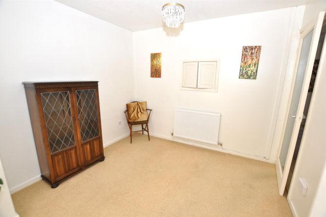 15, Plas Penwern, Carmarthen photo 3