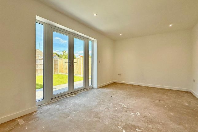 35, Summerfield Road, Great Yarmouth photo 4