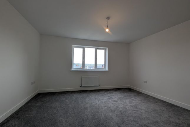 27, Grenadier Drive, Kent photo 5