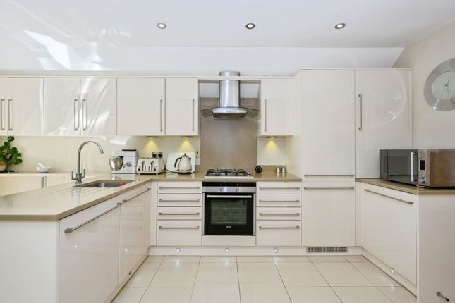 34a,, Church Road, Surrey photo 3