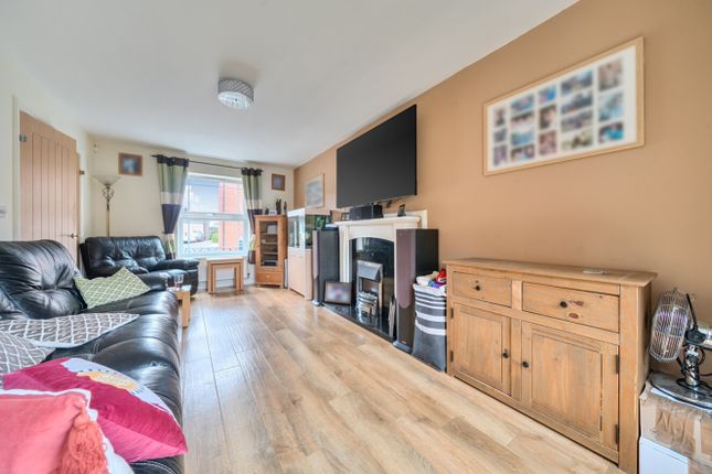 16, Amberley Close, Grimsby photo 3