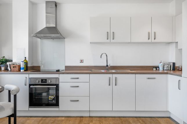 Flat 11, Montmorency House, London photo 3