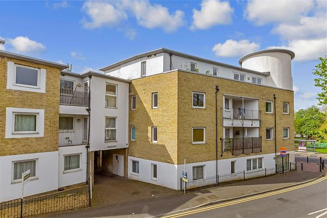 Thumbnail Flat for sale in Oakhill Road, Sutton, Surrey