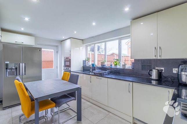 3, Iona Way, Wickford photo 4