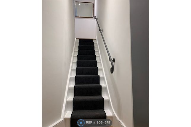 Flat   Solon Road, London photo 4