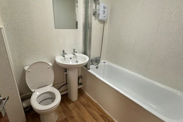 19, ADWOOD COURT, THATCHAM photo 5