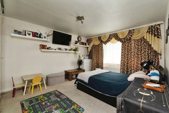 75, Westbury Road, Barking photo 2