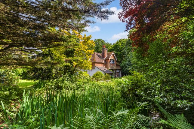 4-bed house on Dickhurst Stables, Rodgate Lane, HASLEMERE, £1,125,000