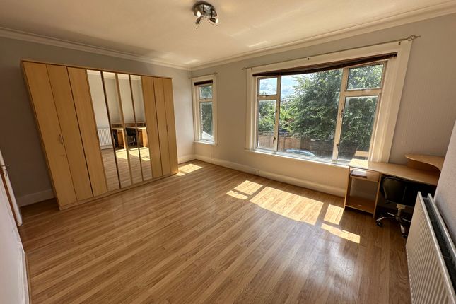 44, Elvendon Road, Bounds Green photo 2