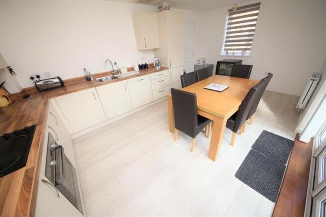 3, Alwoodley Close, Stanford-le-hope photo 2