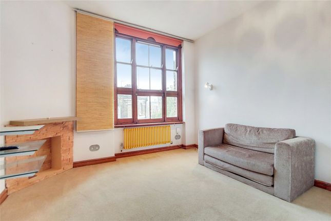 Flat to rent in Clerkenwell Road, London