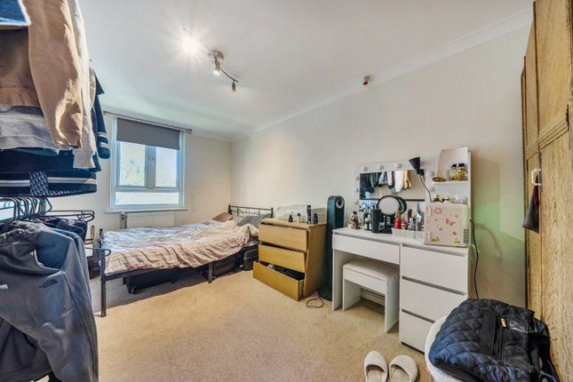 60, Langdale Close, London photo 4