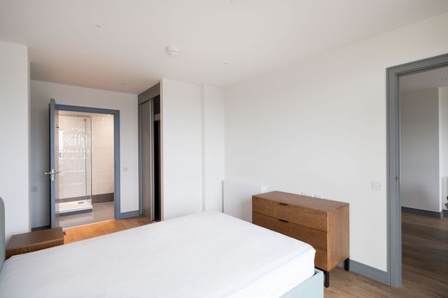 3 Watermead Way, Tottenham Hale photo 3