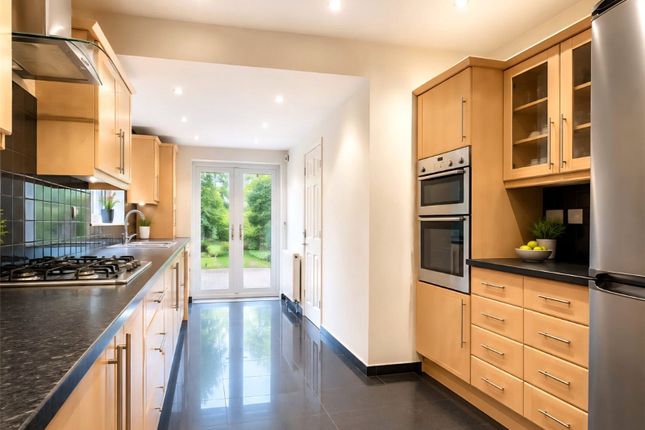 4, Heath Road, Hounslow photo 3