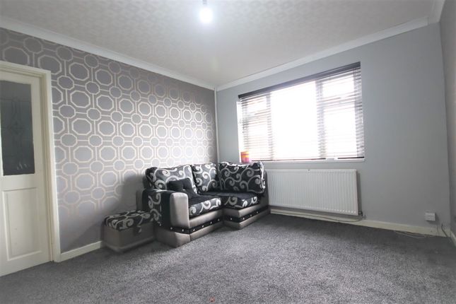 9 Tenby Close, Blackburn photo 4
