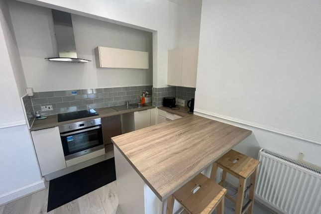 Flat to rent in Hathersage Road, Manchester