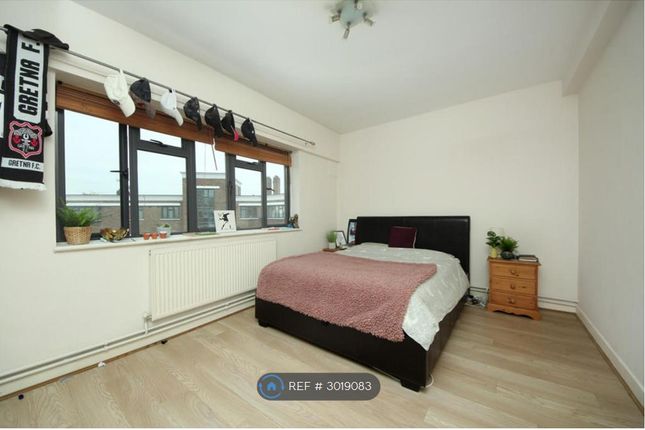 Flat, Victoria Court Kingsbridge Avenue, London photo 3