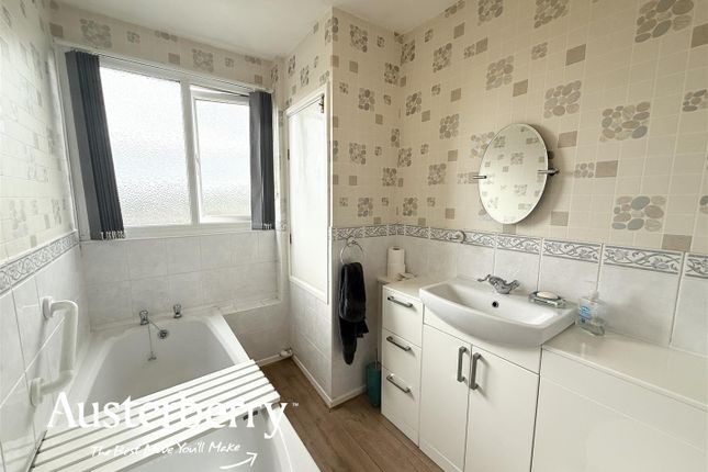 34, Kettering Drive, Stoke-On-Trent photo 4