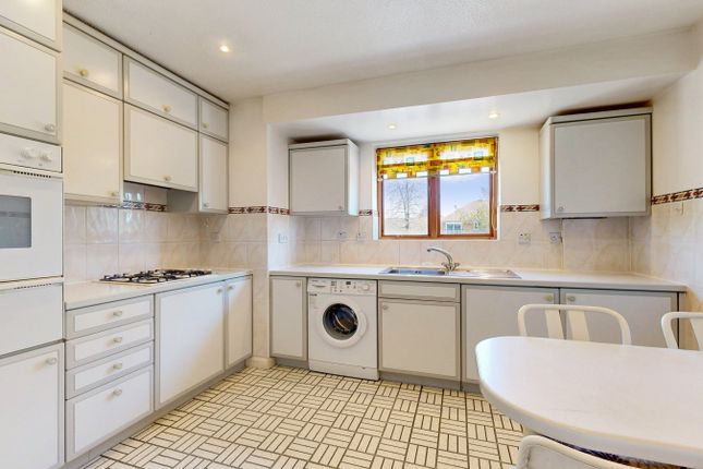 Flat 9, Sandown Court, 24, Marsh Lane, Stanmore photo 2