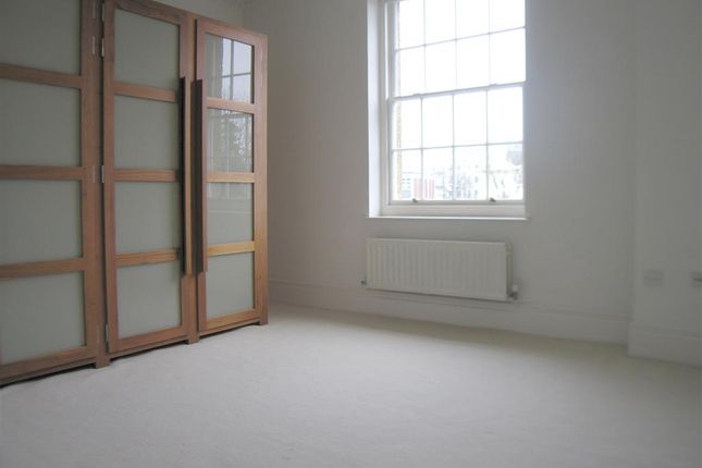 Flat to rent in Windlesham Road, Brighton