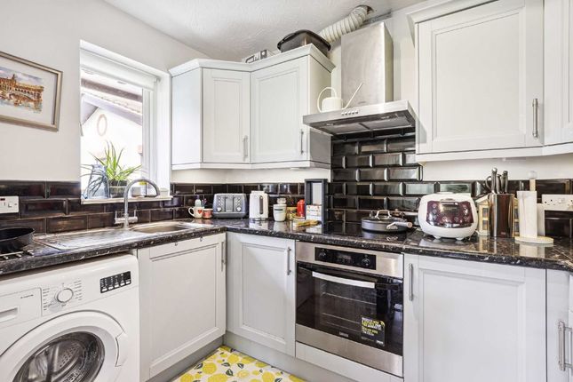 Flat for sale in Broomhill Road, London
