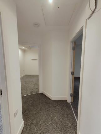 FLAT 4, 63 Vicar Lane, Bradford photo 4