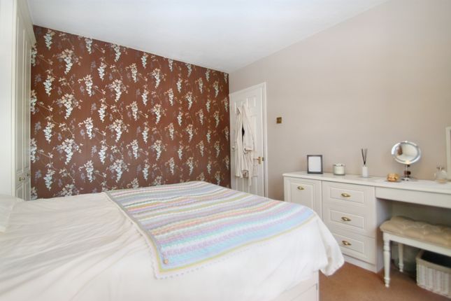 End terrace house for sale in Holly Close, Buckhurst Hill