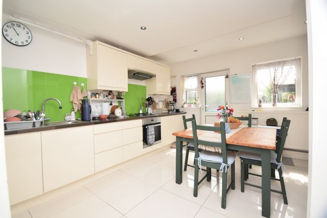 24, Crop Common, Hatfield photo 2