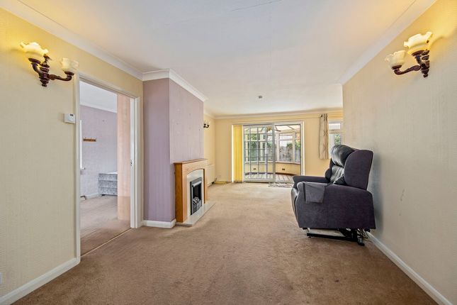 46, Monks Avenue, West Molesey photo 4
