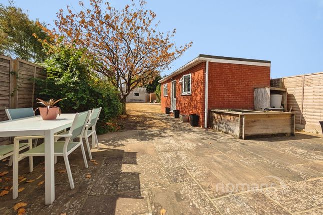 36, Beech Lane, Reading photo 2