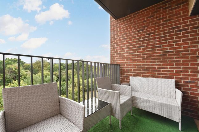 Flat 16, 39, Achill Close, London photo 3