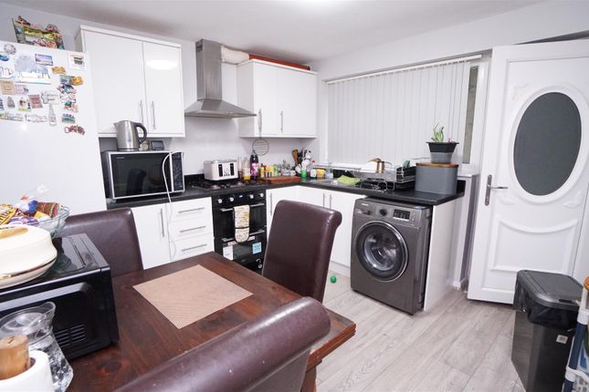 124, Silverhill Road, Bradford photo 3
