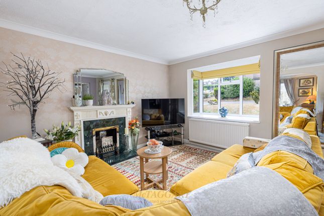 2 The Oaks, East Grinstead photo 4