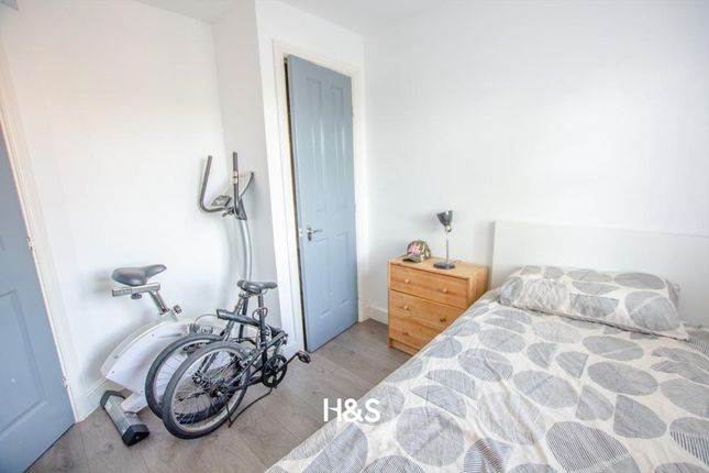 50 Ratcliffe Avenue - Bedroom 2..Jpg