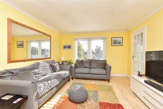 Stonebridge Way, Faversham photo 3