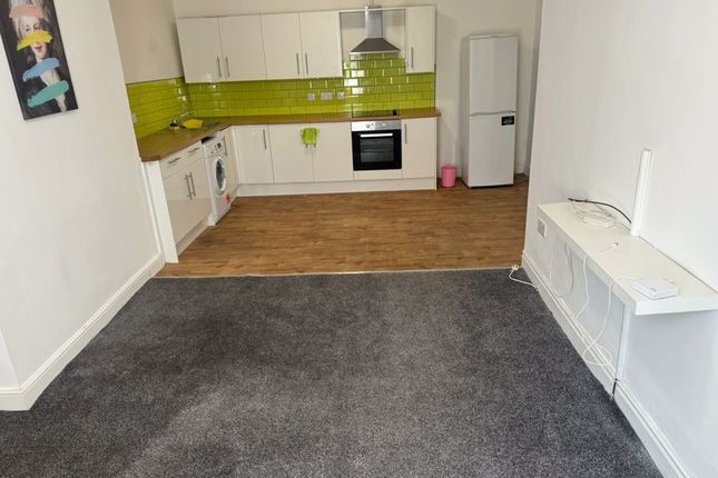 2, Moss Street, Huddersfield photo 3