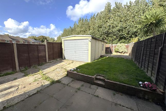 21, Compton Close, Lee-On-The-Solent photo 4