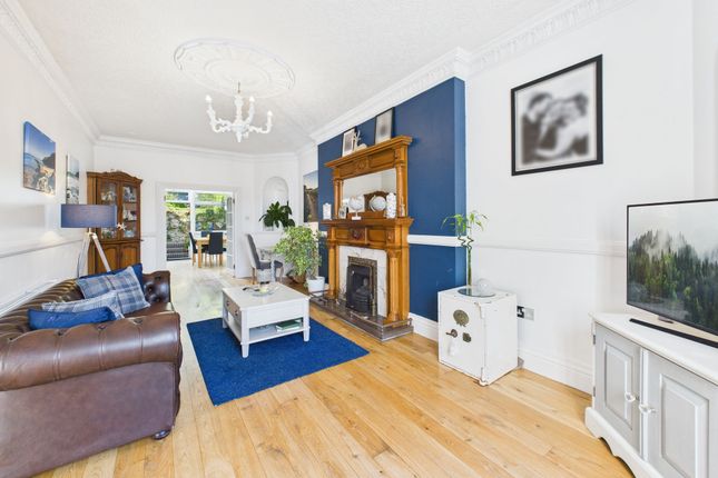 2 Mayfield Drive, Tenby photo 2