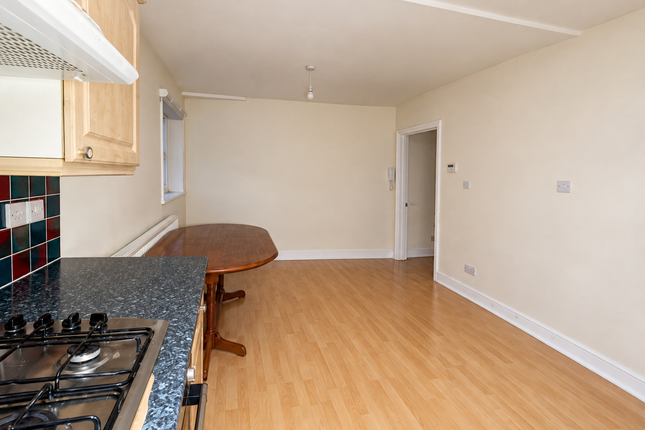 Flat 12, London photo 3