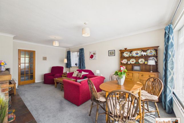 16, Coopers Close, Ipswich photo 4