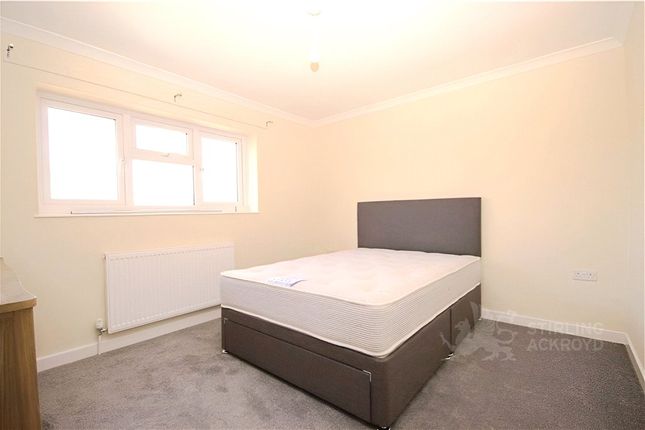 Room 2, 3, Blackwell Avenue, Surrey photo 3