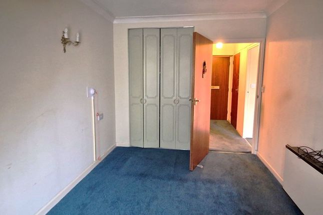 30 Homehayes House, Oakdene Close, Hatch End photo 4