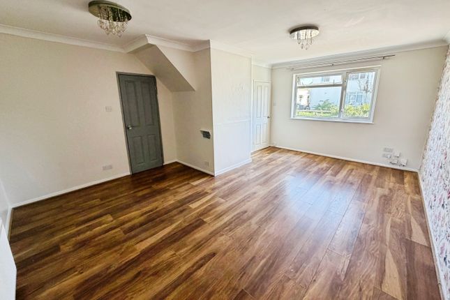 11, Charnwood Avenue, CHELMSFORD photo 2